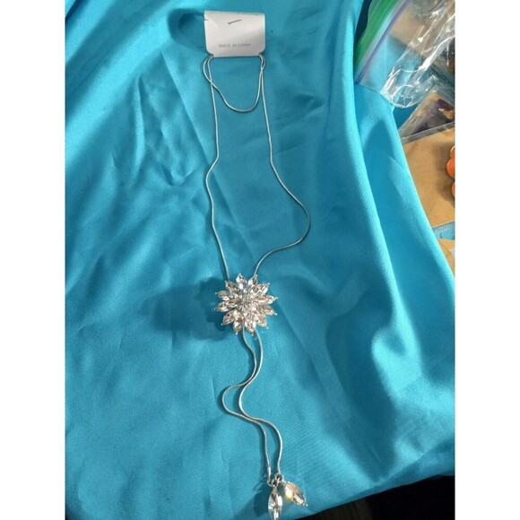 Beautiful Crystal Fashion Necklace 28in Adjustable Chain. - Picture 3 of 5